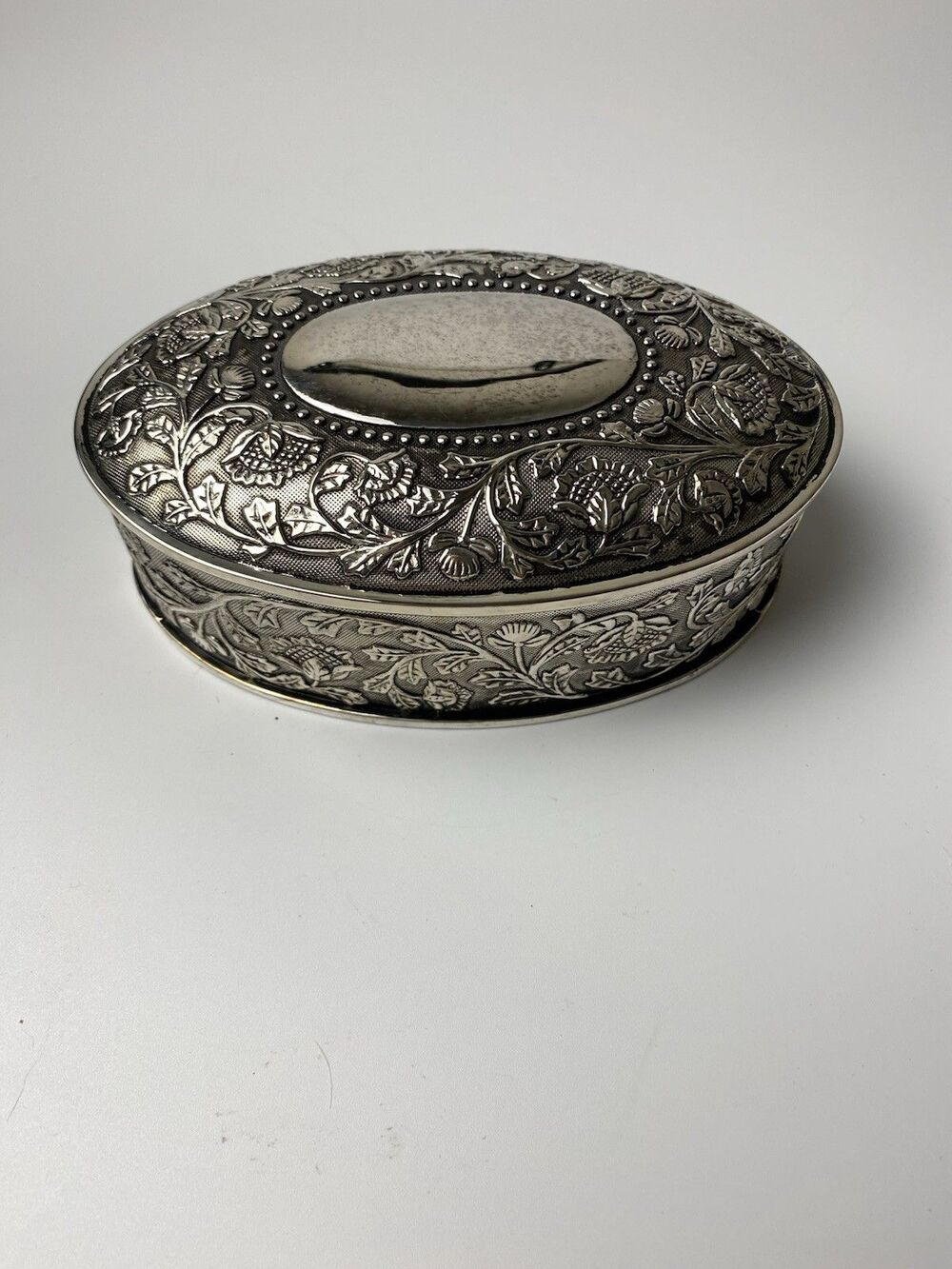 Oneida Large Oval Keepsake Floral Silver plated Box Velvet Interior